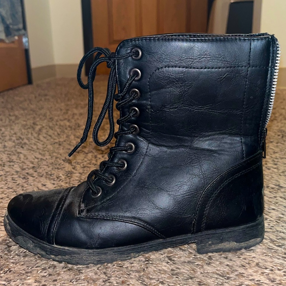 Rue 21 boots zip up in the back with laces, color black size 8